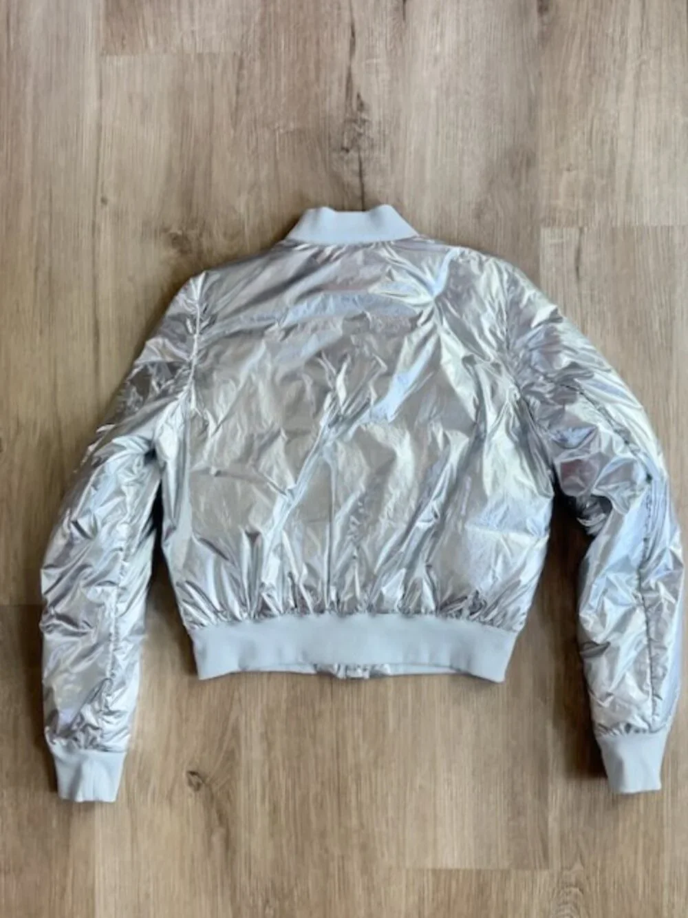 Alo Yoga Off Duty Silver Metallic Bomber S